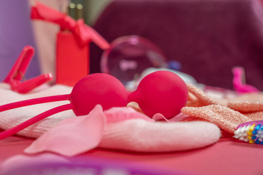 boules de geisha pour plaisir féminin rose - Powered by Adobe