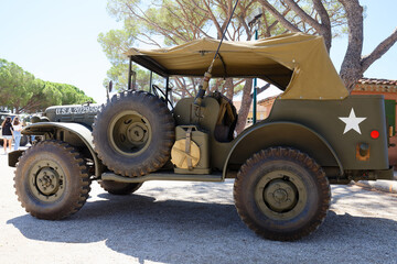 Obraz premium WW II American vehicle at the ceremony of the 78th anniversary of the liberation of Bormes-les-Mimosas.