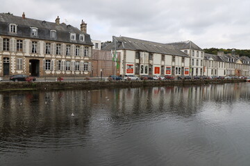 Fototapeta na wymiar La rivière de Morlaix dans la ville, ville de Morlaix, département du finistère, Bretagne, France