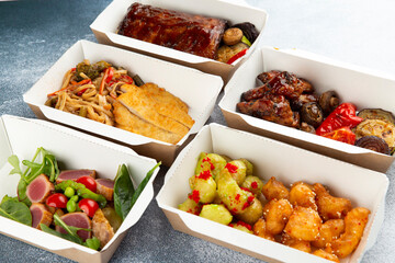 The food in the lunch box is ready for delivery.