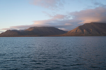 Fototapeta na wymiar sunset in the arctic coast of Svalbard Islands, Norway
