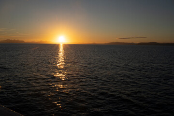 Obraz premium sunset in the arctic coast of Svalbard Islands, Norway