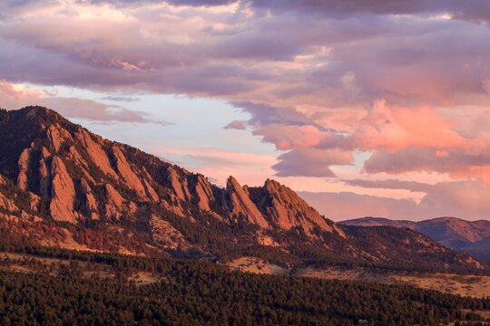 Sunrise over the Flatirons mountains near Boulder, Colorado