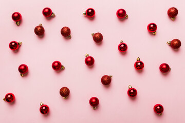 Fototapeta na wymiar Christmas composition. a pattern of christmas balls on colored background. Flat lay, top view New year decor