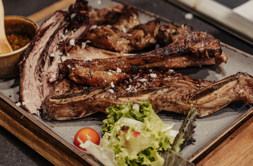 Ternera a la parrilla de excelente calidad en un restaurante de lujo
