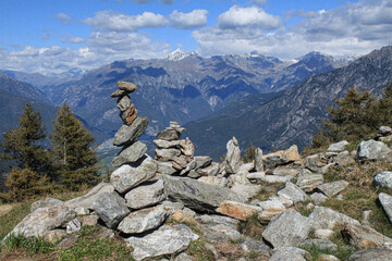 Selbst gestaltete Alpenlandschaft am Bocchetta di Chiaro; Blick ins Val Chiavenna und rechts ins...