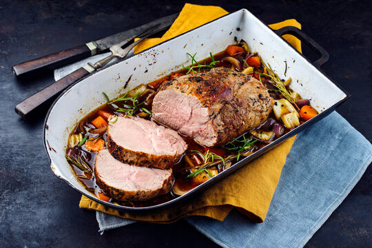 Bratenfleisch Imagens – Procure 528 fotos, vetores e vídeos | Adobe Stock