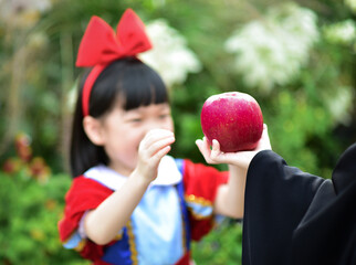 little Asian girl cosplay snow white