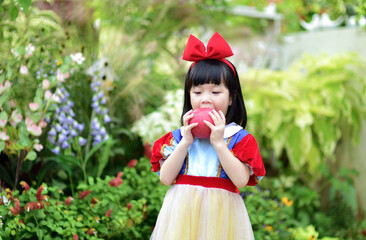 little Asian girl cosplay snow white