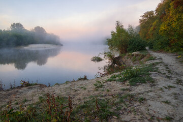 Fototapeta na wymiar October morning mist over the river