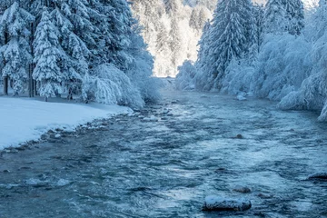 Gefrorener Fluss Sava, Mojstrana, Slowenien © Metod