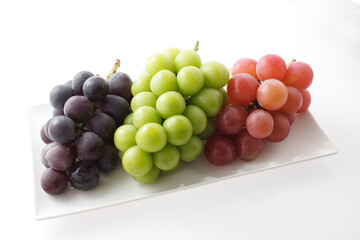 シャインマスカットとクイーンニーナ　白バック
