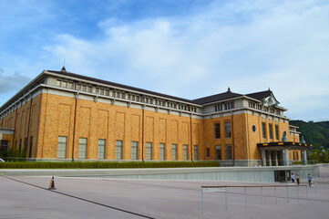 Fototapeta na wymiar 北側より眺める京都市岡崎のモダンな京セラ美術館