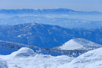 雪の山脈