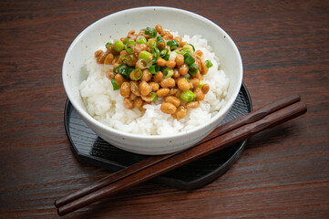 日本の伝統和食、納豆ごはん