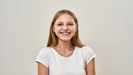 Portrait of smiling caucasian girl with braces - obrazy, fototapety, plakaty