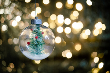 Fototapeta na wymiar Christmas balls on fir branches