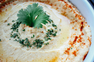 Hummus de garbanzos con pimentón dulce y perejil