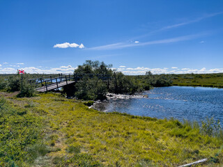Br&uuml;cke zwischen den Seen Lila R&ouml;rsj&ouml;n und R&ouml;rsj&ouml;rna im Fulufj&auml;llet Nationalpark in Dalarna, Schweden