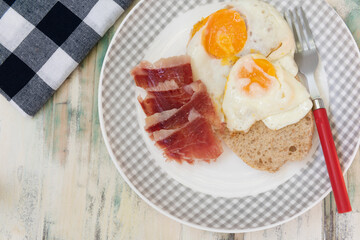 Huevos con jamón, vistos desde arriba