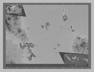 Kepulauan Riau, Indonesia. Grayscale. Labelled points of cities