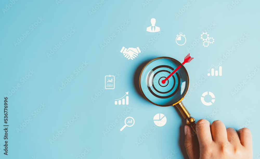 Aufkleber magnifier glass focus to target icon which for planning development leadership and customer target g