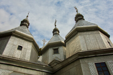 Fototapeta na wymiar Eastern Orthodox church architecture in Nyzhnii Verbizh near Kolomyia, Ivano-Frankivsk Oblast, Ukraine. UNESCO