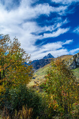 Fototapeta premium I primi colori dell’autunno ai piedi del Monviso – Rifugio e Lago Alpetto – Valle Po -Cuneo