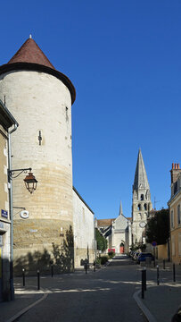 Auxerre (Yonne), l&rsquo;abbaye St-Germain fut fond&eacute;e par la reine Clotilde, &eacute;pouse de Clovis, au Ve si&egrave;cle. N&eacute;cropole des &eacute;v&ecirc;ques d&rsquo;Auxerre, l&rsquo;abbaye connut son heure de gloire au IXe si&egrave;cle.