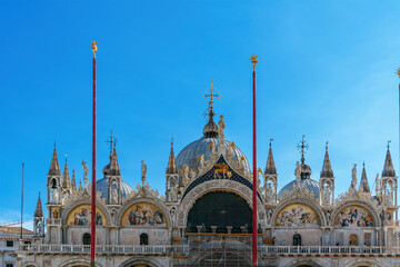 The Cathedral Basilica of Venice (Cattedrale di San Marco), an example of the "Venetian-Byzantine style", in St. Mark's Square, next to the Doge's Palace. It has the status of a patriarchal basilica.