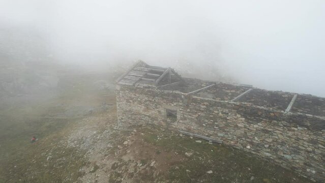  Ruine alter Milit&auml;ranlagen - N&auml;he Mario Sigot Biwak - auf dem Weg vom Posto Tappa Valfredda  zum Rifugio Levi-Molinari