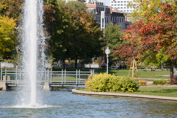 Obraz premium Park with fall colors in the beautiful town of Montreal, Canana, Quebec