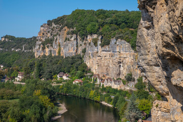 the rocks in the dordogne area with the river and old houses