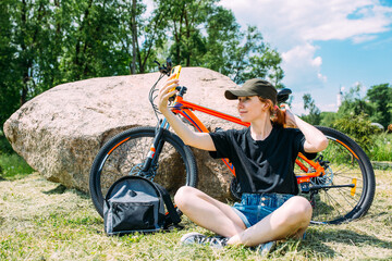 Obraz premium Young attractive woman is resting after bicycle ride. Active lifestyle, sports