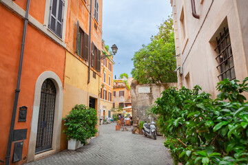Fototapeta na wymiar Narrow street in Rome