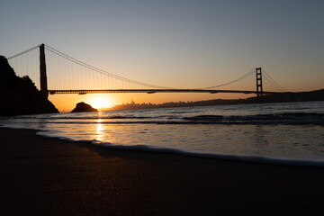 Fototapeta na wymiar Golden Gate Bridge in california USA. With fort in the sunrise and sunset with the Pacific Ocean view