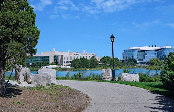  Lakefront Path On The Campus Of Northwestern University, With The Kellogg School Of Management Building