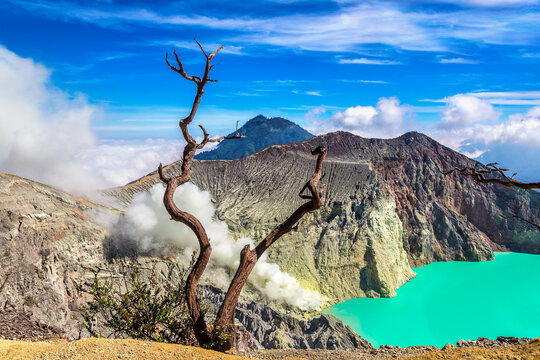 Crater Volcano Ijen, Java