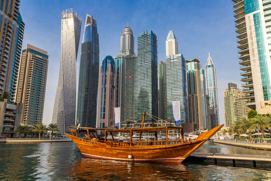 Dhow cruise in Dubai Marina