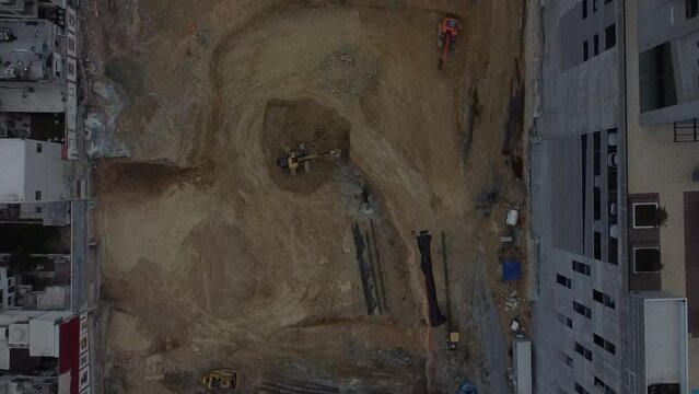 cimientos de una construccion maquinaria pesada