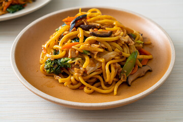 stir-fried yakisoba noodles with vegetable in vegan style