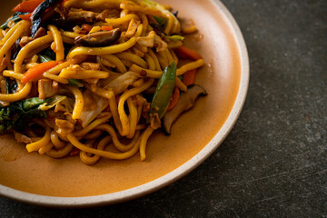 stir-fried yakisoba noodles with vegetable in vegan style