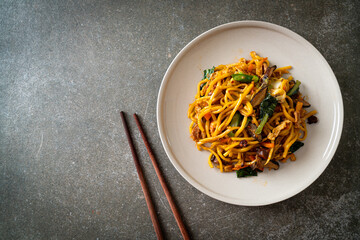 stir-fried yakisoba noodles with vegetable in vegan style