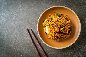stir-fried yakisoba noodles with vegetable in vegan style