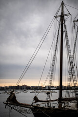 Obraz premium sailboat at sunset