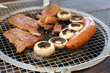 grilled ribs are grilled on charcoal.