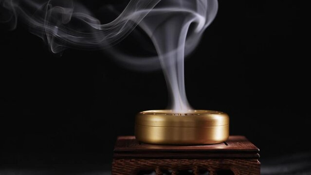 incense of smoke from bronze container