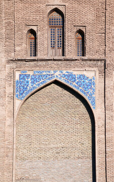 Ancient brick wall with arch, mausoleum of Il-khan Oljeitu (Mohammad Khodabandeh), Zanjan, Iran