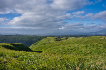 Obraz premium 阿蘇, 大観峰, 草原, 空, 風景, パノラマ, 自然, カルデラ, 旅行, 観光, 歴史, 岩, 山