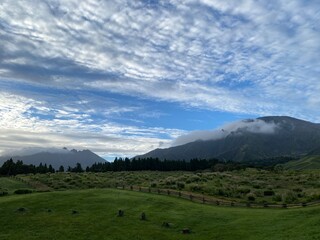 阿蘇, 風景, 空, 自然, 山, 草, サマータイム, 緑, ヒル, 雲, 牧草地, 森, 雲, 野原, 木, 景色, いなか, 全景, 景色